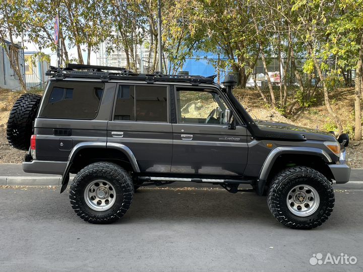 Toyota Land Cruiser 4.2 МТ, 2011, 200 000 км
