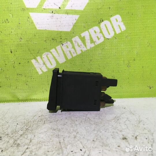 Кнопка аварийной сигнализации Ауди 100 С4