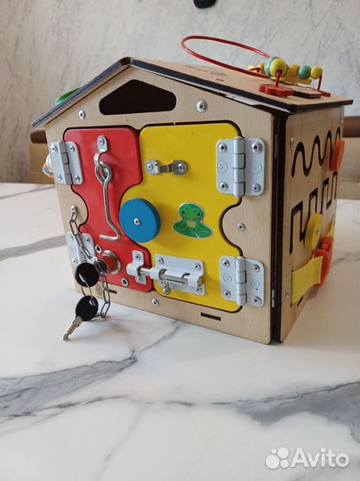 Бизиборд домик