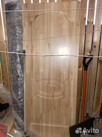 Дверь деревянная новая