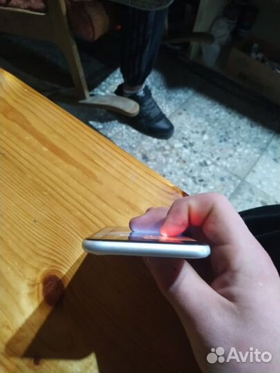 Телефон se2020