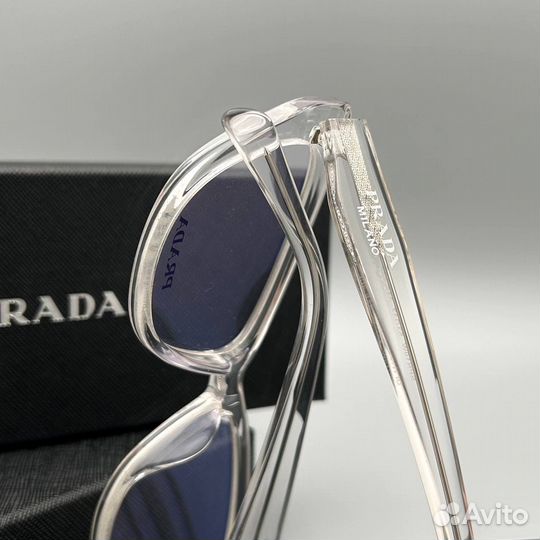 Очки Prada