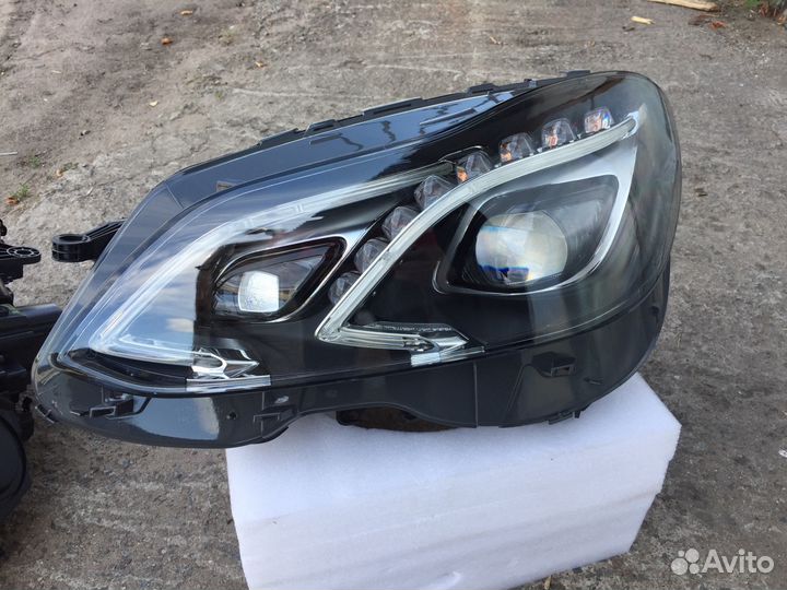 Фара для мерседес 212 лэд