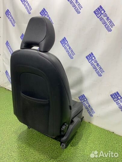 Сиденье переднее правое Volvo S40 седан 2.4 B5244S