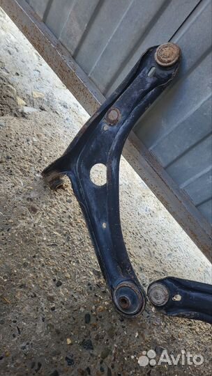 Передние рычаги toyota ist