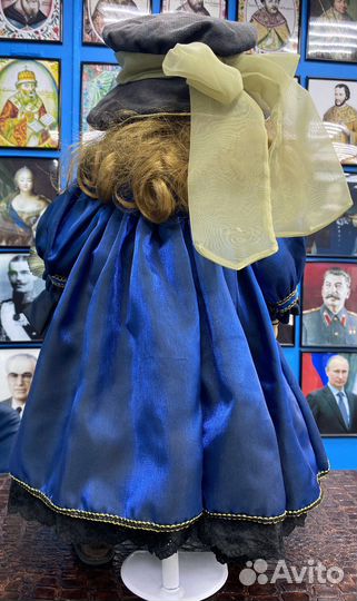 Коллекционная фарфоровая кукла