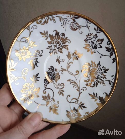 Блюдца коллекционные золотые 