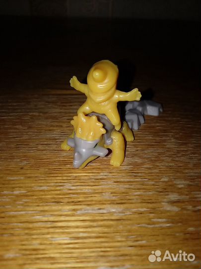 Игрушка из киндера в коллекцию