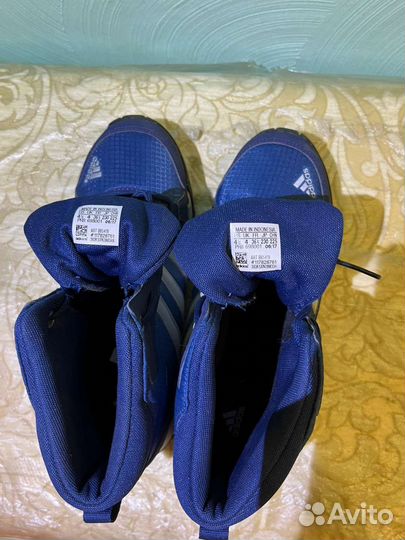 Кроссовки adidas Traxion