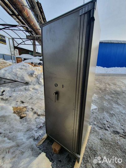 Сейф металлический