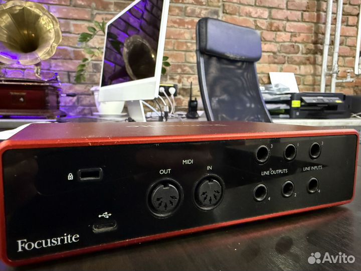 Звуковая карта Focusrite Scarlett 4i4