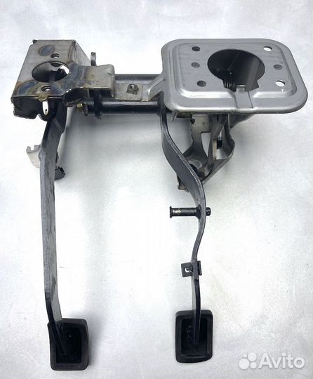 Мицубиси Спэйс Гир Педали