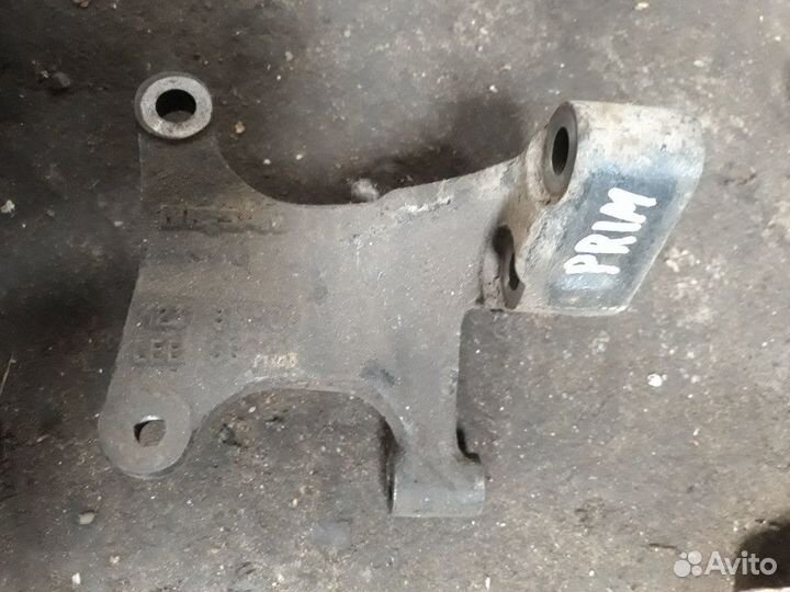 Кронштейн двигателя (верхний ) Nissan Primera P12
