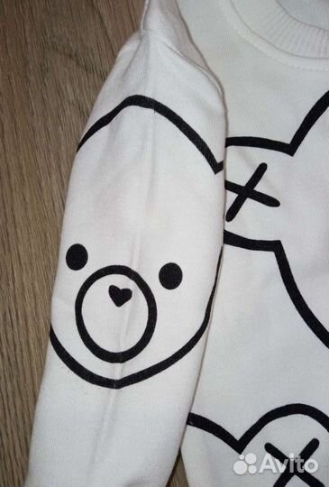 Костюм на малыша: штаны,свитер и теплая жилетка