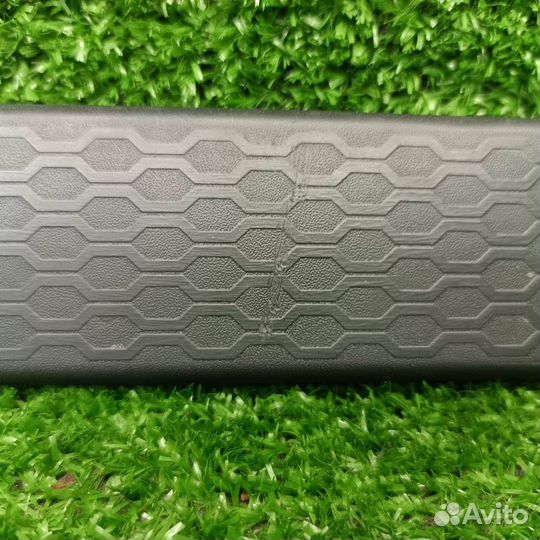 Накладка внутренняя на порог передняя левая