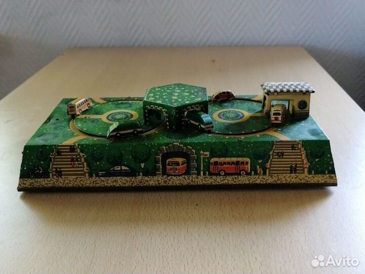 Заводная игрушка 50х годов жестяная