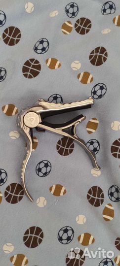 Каподастр для гитары