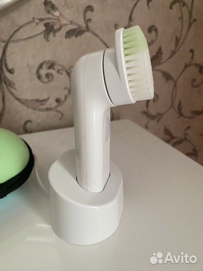 Щетка для лица Clinique с функцией массажа