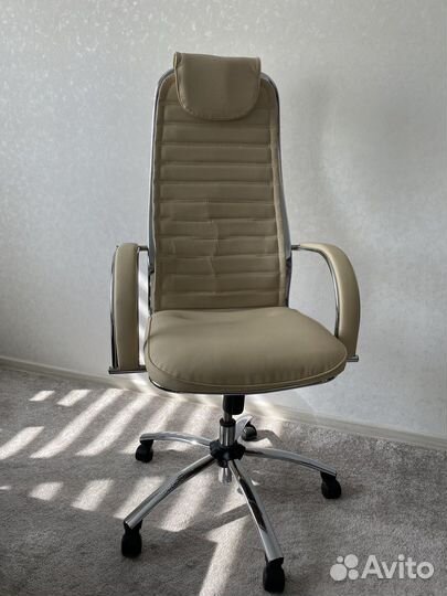 Офисное кресло