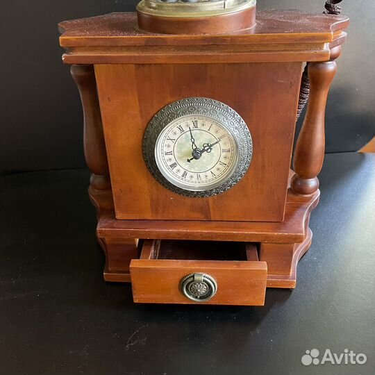 Телефон ретро, винтаж, рабочий, с часами и ящик