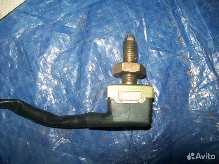 Датчик включения стоп-сигнала Hyundai Coupe RD2