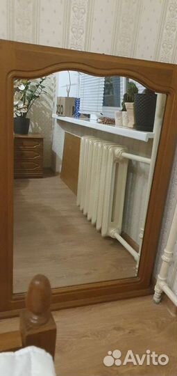 Зеркало в дубовой оправе