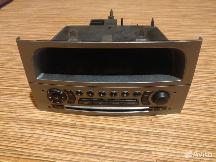 Магнитола от Peugeot 308 родная (96775577XH00)