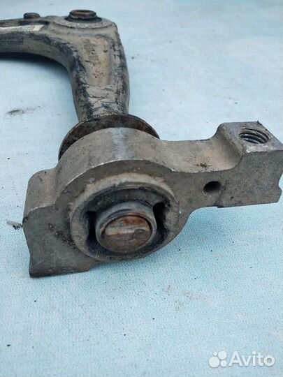 Рычаг передний левый 7baa010449141