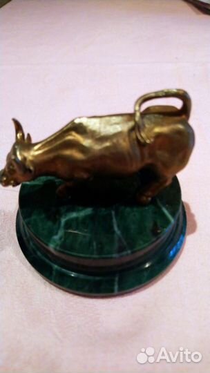 Фигурка быка бронза на мраморной подставке