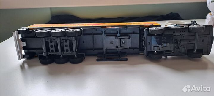 Грузовик со светом и звуком инерционный