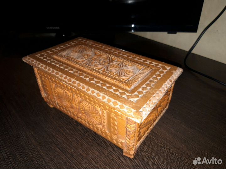 Винтажная Шкатулка резная дерево на ножках 22см