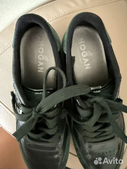 Кроссовки женские