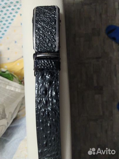 Мужской кожаный ремень с пряжкой