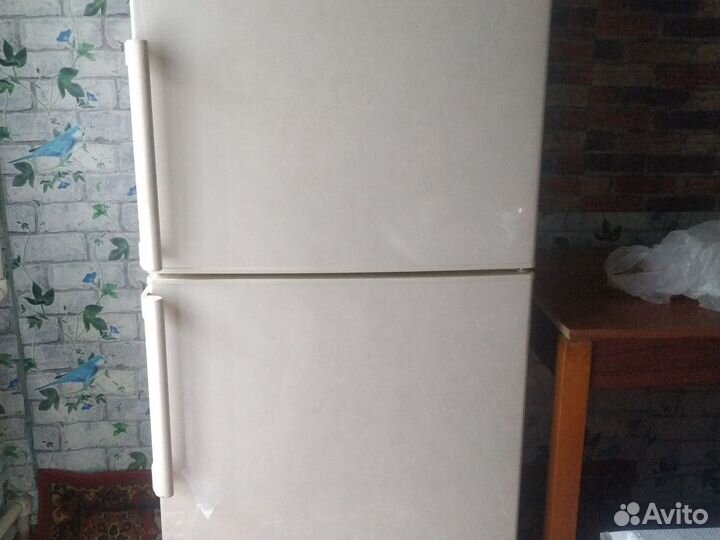 Холодильник узкий