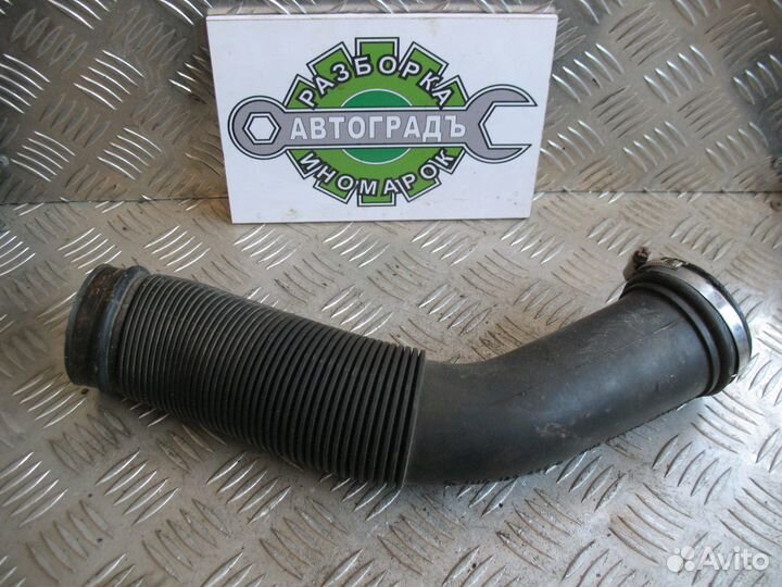 Патрубок воздушного фильтра Volkswagen Vento