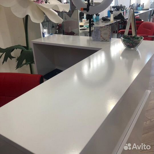 Стойка ресепшн в наличии