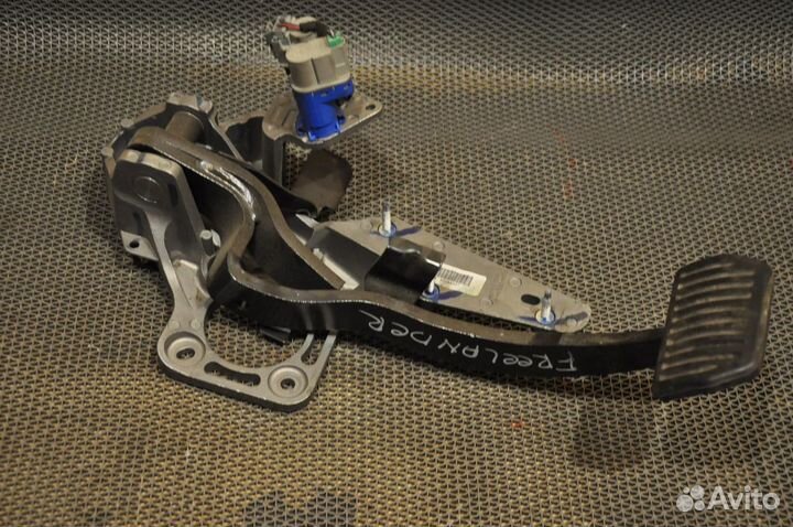 Педаль тормоза land rover freelander L359