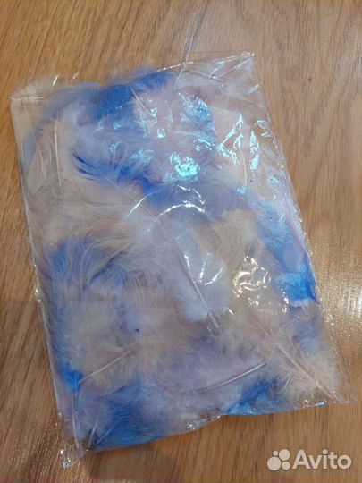 Перья декоративные