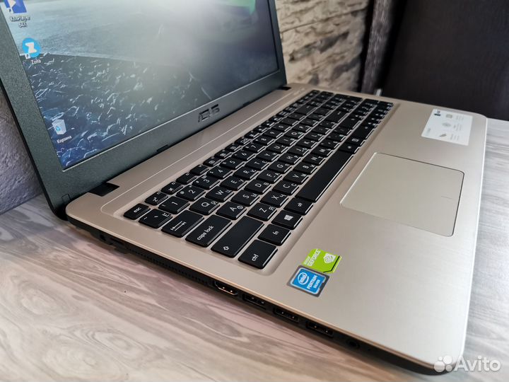 Игровой Asus Intel Silver/MX110 2GB/4GB/SSD256GB