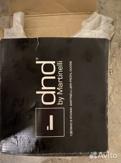 Дверь с магнитной ручкой