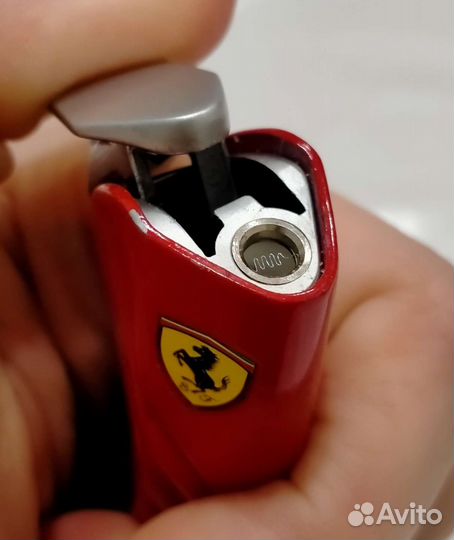 Зажигалка и брелок Ferrari