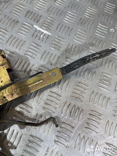 Замок двери задний правый Hyundai Starex D4BH 2004