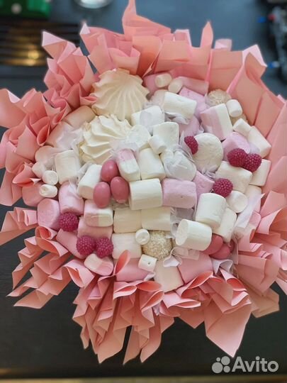 Букет из конфет с цветами