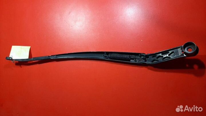 Поводок стеклоочистителя передний левый Mazda