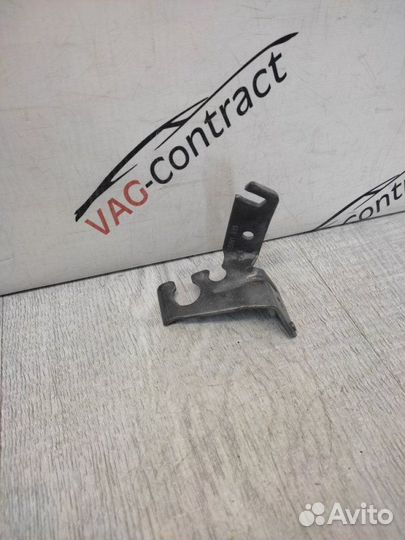 Крепление тормозного шланга переднее левое