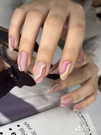 Маникюр / педикюр в салоне (центр)