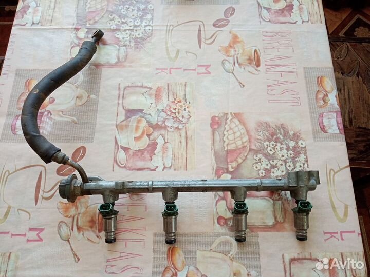 Тойота Карина Е топливная рейка