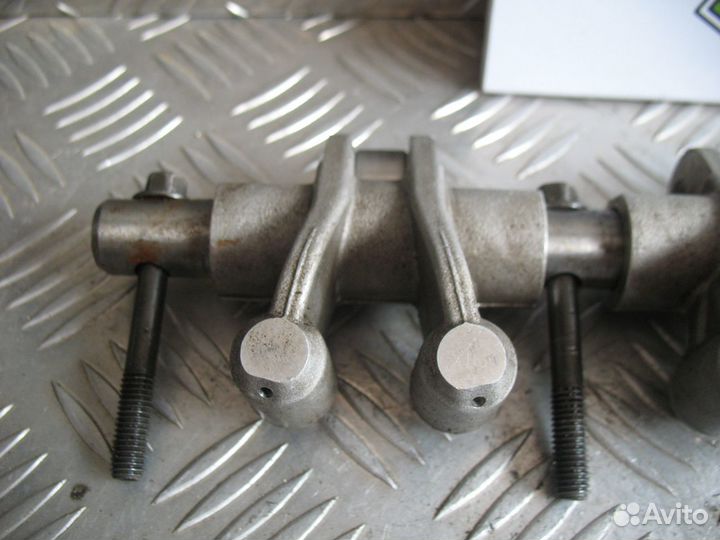 Ось коромысел выпуск с рокерами Chery Very A13 12г