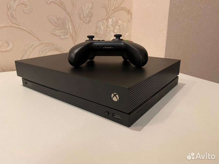 Xbox One X 1TB