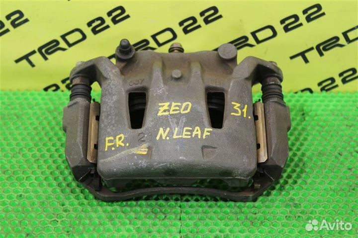 Суппорт тормозной передний правый Nissan Leaf ZE0